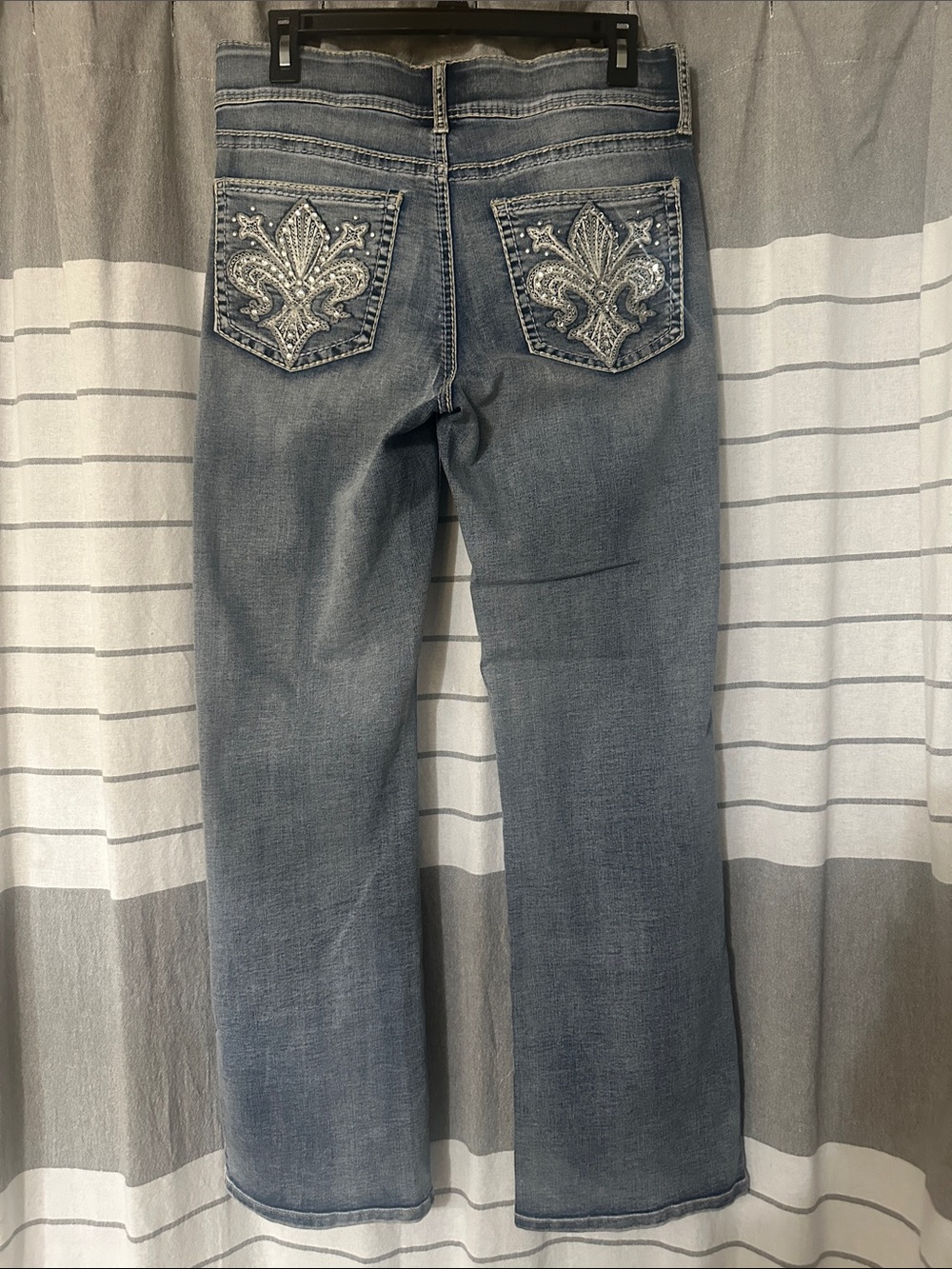 Apt. 9 Straight Leg Light Blue Denim Jeans with Embellished Back Pockets